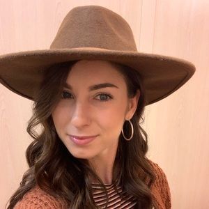 Meet your Posher, Genevieve